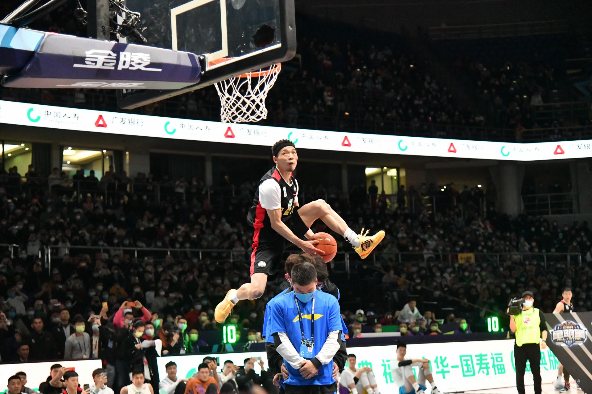 己的韧性和 己的韧性和