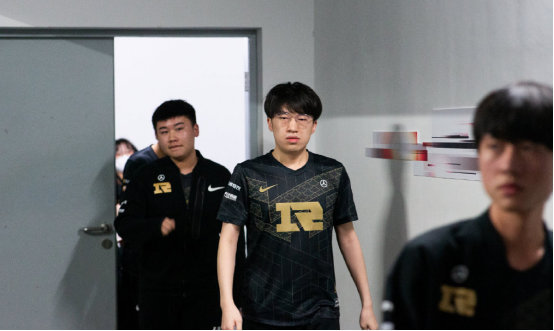 赛场上再创 赛场上再创